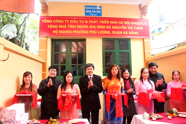 Bàn giao nhà tình nghĩa do HANDICO tài trợ kinh phí xây dựng tại phường Phú Lương, quận Hà Đông, TP. Hà Nội